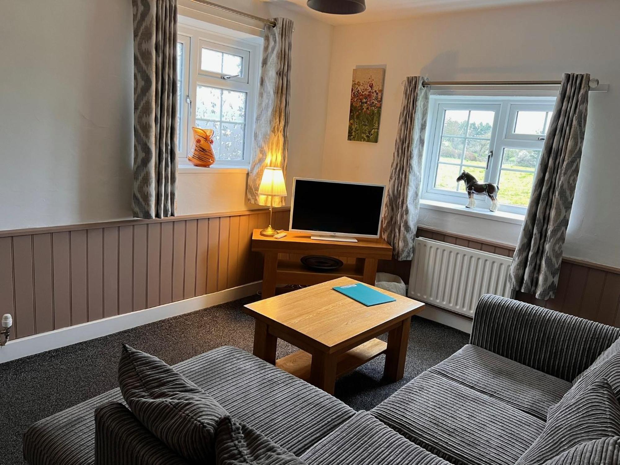 Hunston Mill Self Catering Dog Stay For Free Chichester Exterior foto