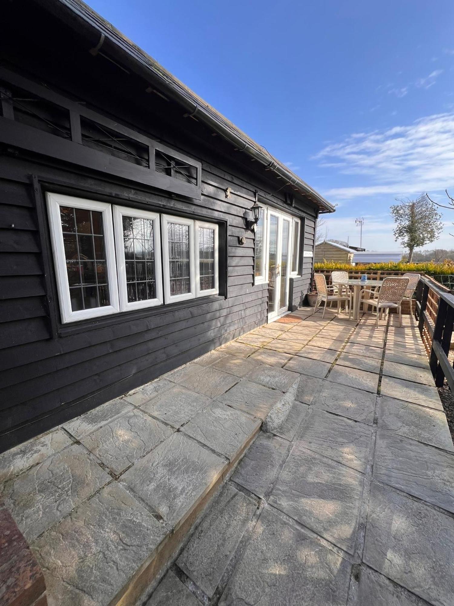 Hunston Mill Self Catering Dog Stay For Free Chichester Exterior foto