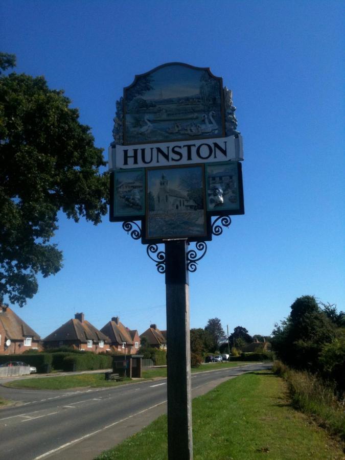 Hunston Mill Self Catering Dog Stay For Free Chichester Habitación foto